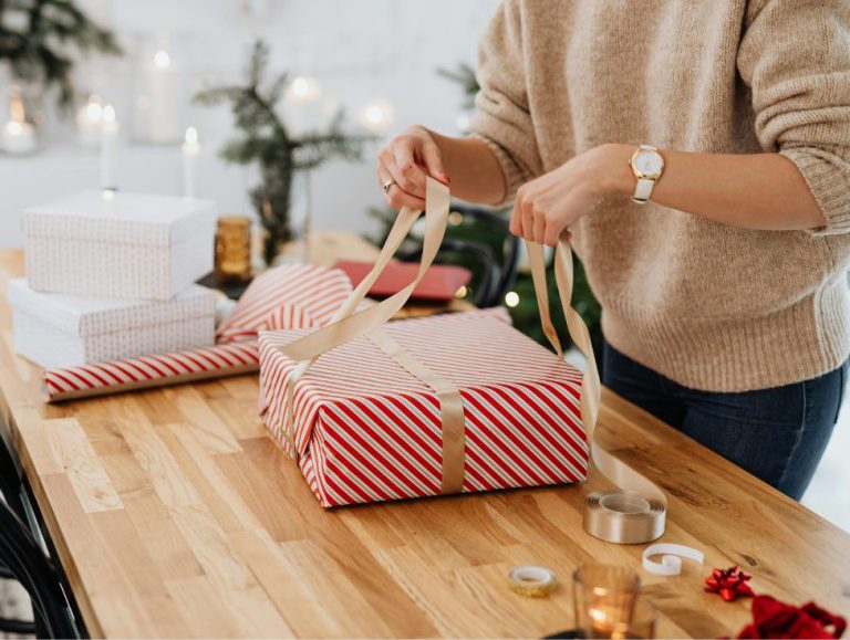 How to Save Money At Christmas: 17 Helpful Tips